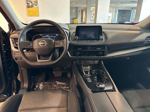 Used 2025 Nissan Rogue SV image 35