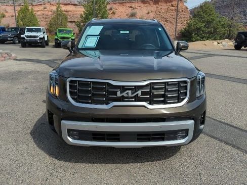 Used 2024 Kia Telluride SX Prestige w/ Towing Package image 2