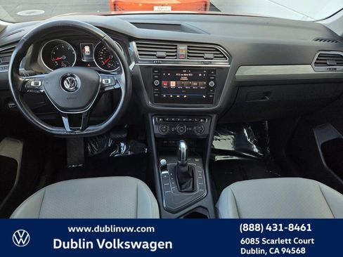 Used 2018 Volkswagen Tiguan SE w/ Panoramic Sunroof Package image 15