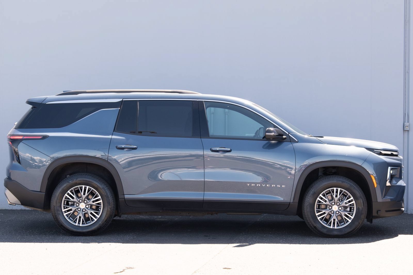Used 2025 Chevrolet Traverse LT w/ Driver Confidence Package AWD/4WD image 27