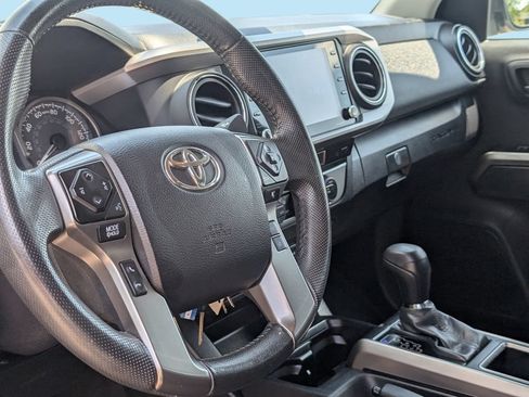 Used 2019 Toyota Tacoma SR5 AWD/4WD image 13