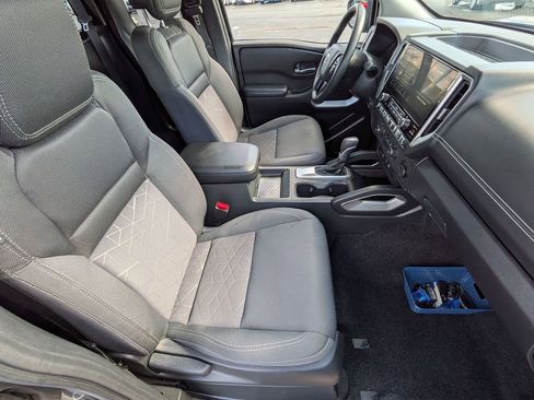Used 2025 Nissan Frontier SV image 23