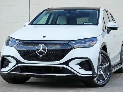 Used 2023 Mercedes-Benz EQE 500 4MATIC SUV w/ Exclusive Trim Package image 3