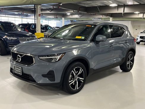 Certified 2023 Volvo XC40 B5 Core w/ Convenience Package AWD/4WD image 5