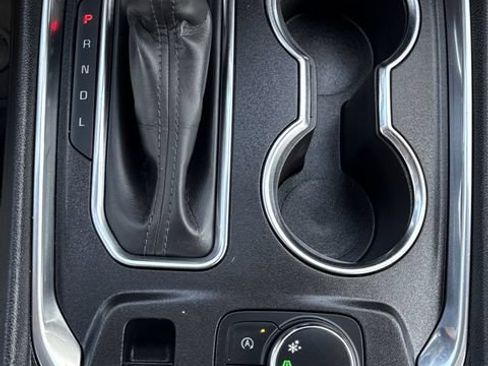 Used 2023 Chevrolet Traverse Premier FWD image 28