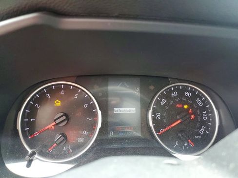 Used 2020 Toyota RAV4 LE FWD image 9