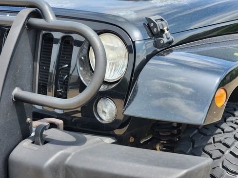 Used 2015 Jeep Wrangler Unlimited Sahara AWD/4WD image 9