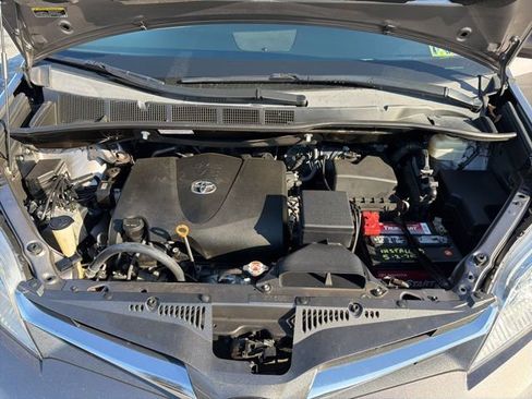 Used 2019 Toyota Sienna XLE image 24