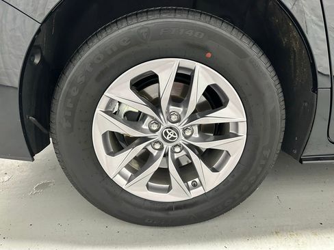 Used 2025 Toyota Sienna XLE image 69