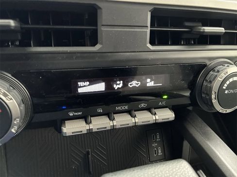 Used 2025 Toyota Tacoma SR image 17