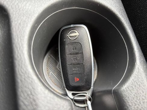 Used 2025 Nissan Versa SV FWD image 17