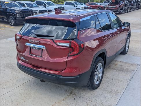 Used 2024 GMC Terrain SLE FWD image 7
