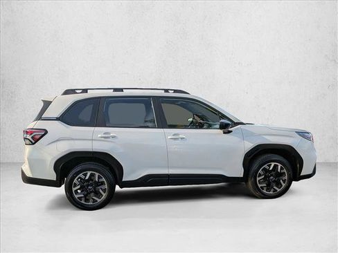 Used 2025 Subaru Forester AWD/4WD image 5