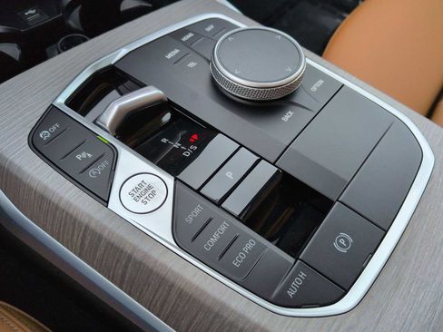 Used 2025 BMW 330i xDrive Sedan w/ Convenience Package image 34