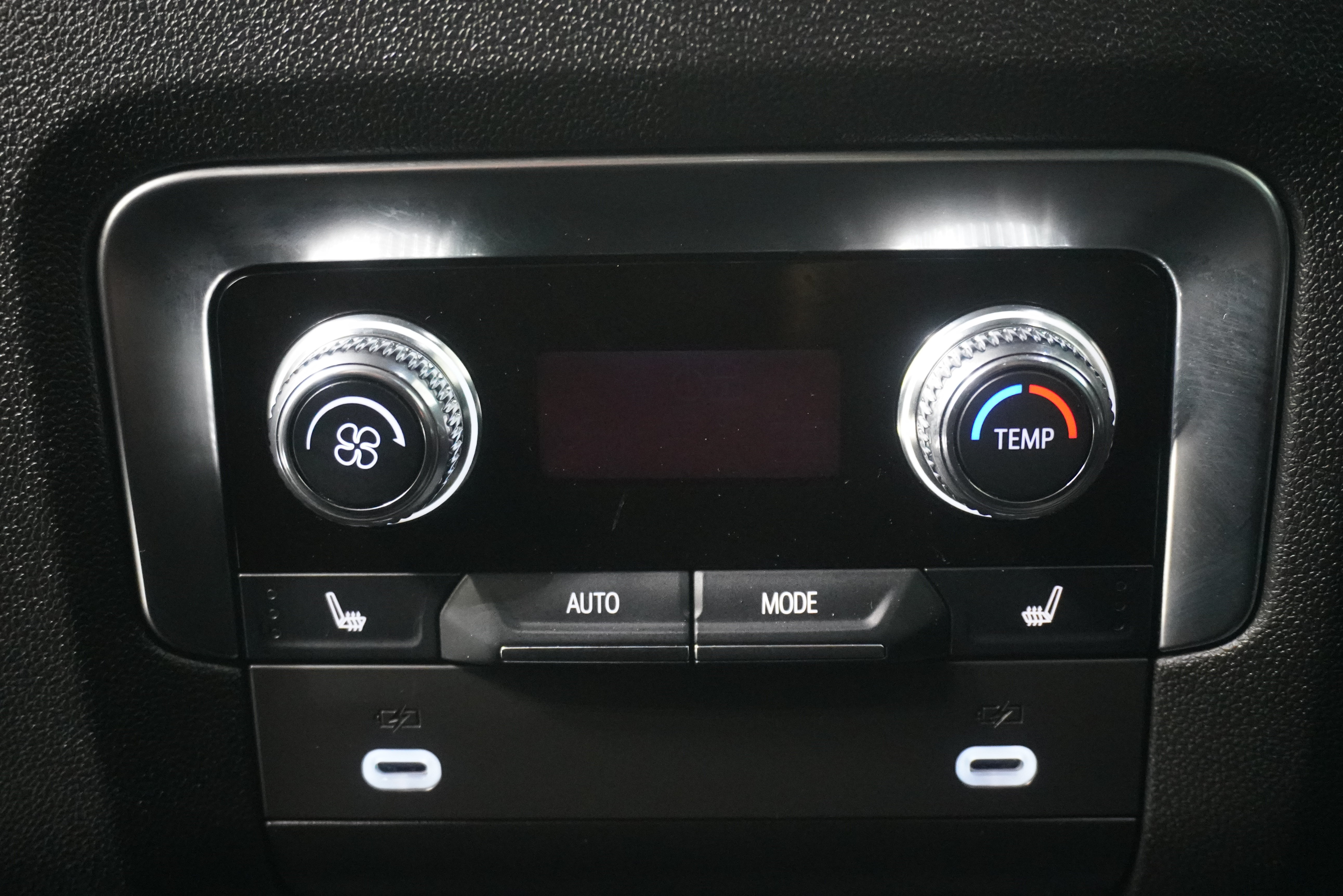 Used 2021 GMC Yukon Denali w/ Denali Premium Package AWD/4WD image 14