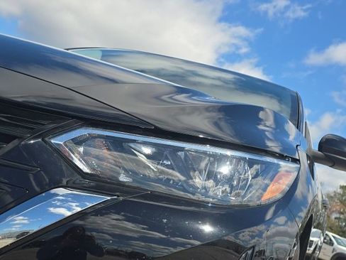 Used 2025 Nissan Sentra S image 9