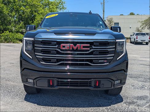 Used 2024 GMC Sierra 1500 AT4 w/ Technology Package AWD/4WD image 9