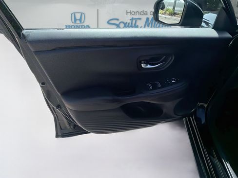 Used 2025 Honda HR-V Sport image 32