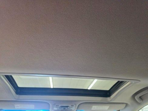 Used 2012 Toyota Sienna SE FWD image 38