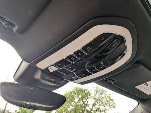 Used 2017 Porsche Macan S image 20