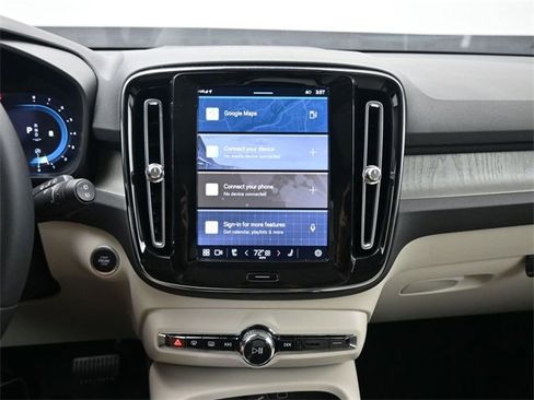 Used 2023 Volvo XC40 B5 Plus w/ Protection Package Premier image 11