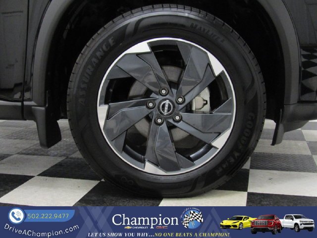 Used 2024 Nissan Rogue SV w/ SV Premium Package AWD/4WD image 3