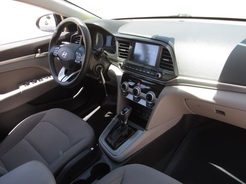 Used 2019 Hyundai Elantra SEL FWD image 9