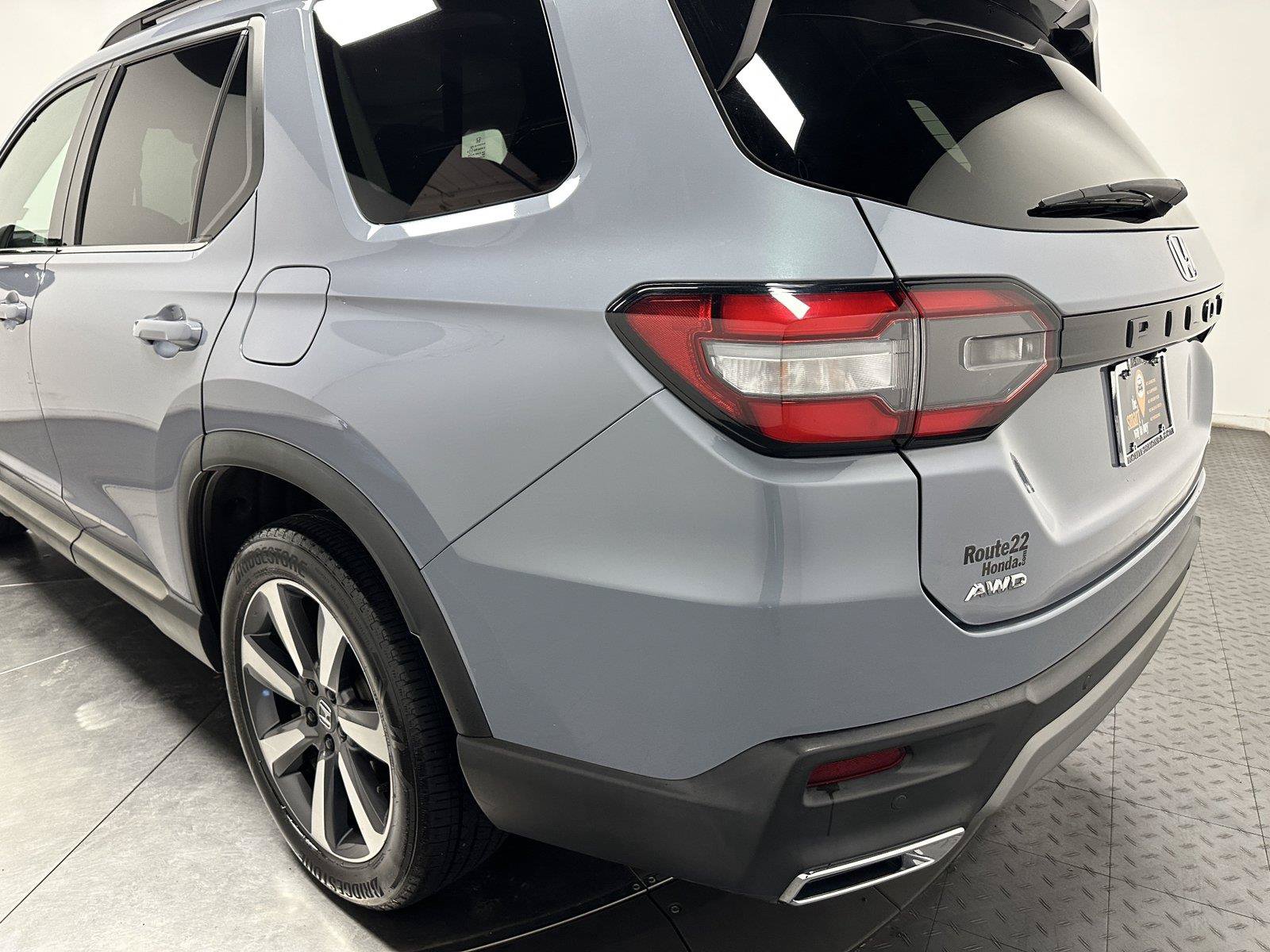 Certified 2024 Honda Pilot Touring image 10