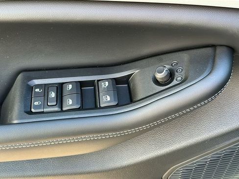 New 2026 Jeep Grand Cherokee Laredo image 11