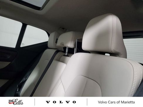Used 2025 Volvo XC40 B5 Plus image 14