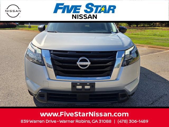 Used 2024 Nissan Pathfinder S FWD image 2