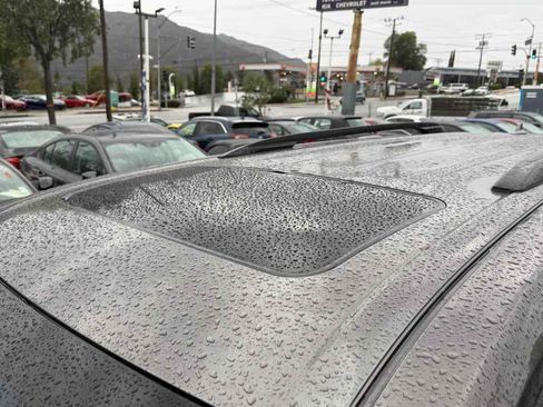 Used 2011 Toyota Sienna XLE image 7