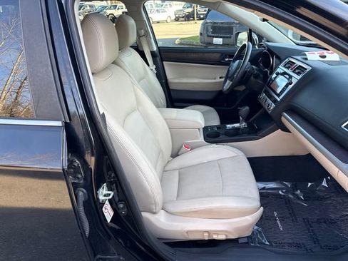 Used 2017 Subaru Outback 2.5i Limited AWD/4WD image 9