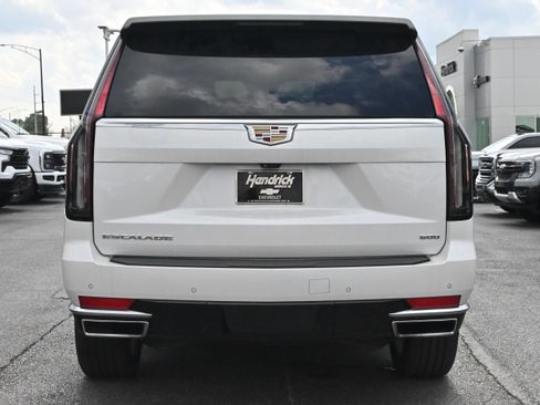 Used 2022 Cadillac Escalade Premium Luxury image 14