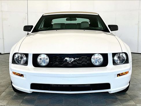 Used 2006 Ford Mustang GT Premium image 3
