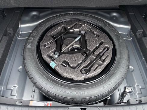 Used 2025 Genesis G70 2.5T RWD image 13