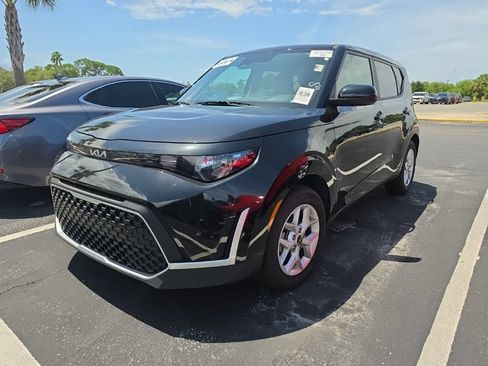 Certified 2025 Kia Soul LX w/ LX Technology Package FWD image 4
