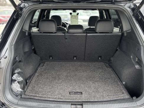 Used 2022 Volkswagen Tiguan SE R-Line image 21