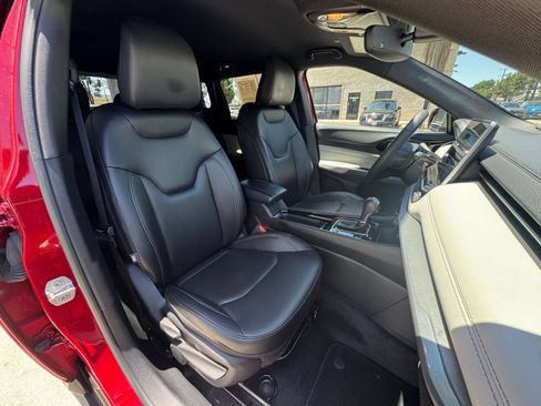 Used 2025 Jeep Compass Limited AWD/4WD image 36