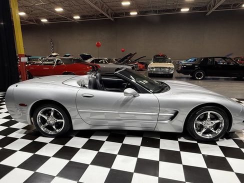 Used 2002 Chevrolet Corvette Convertible w/ Preferred Equipment Group2 image 9