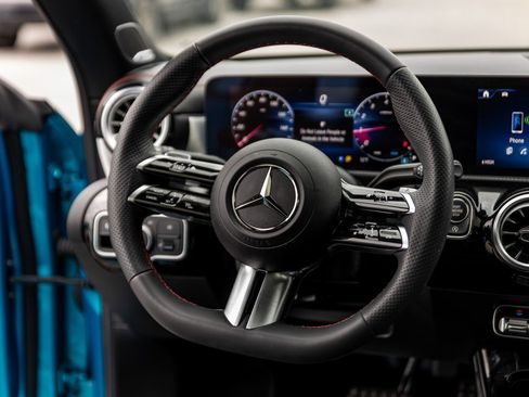 Used 2024 Mercedes-Benz CLA 250 image 11