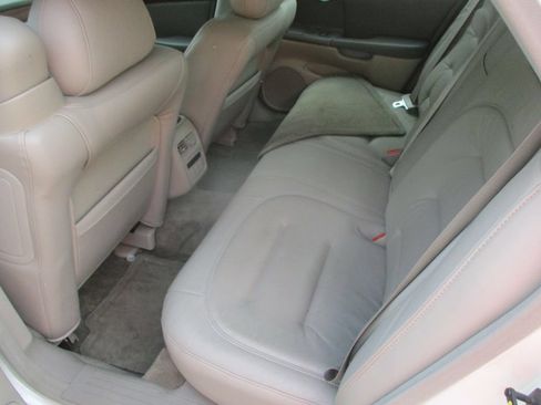 Used 2002 Cadillac De Ville w/ Comfort/Convenience Pkg FWD image 8