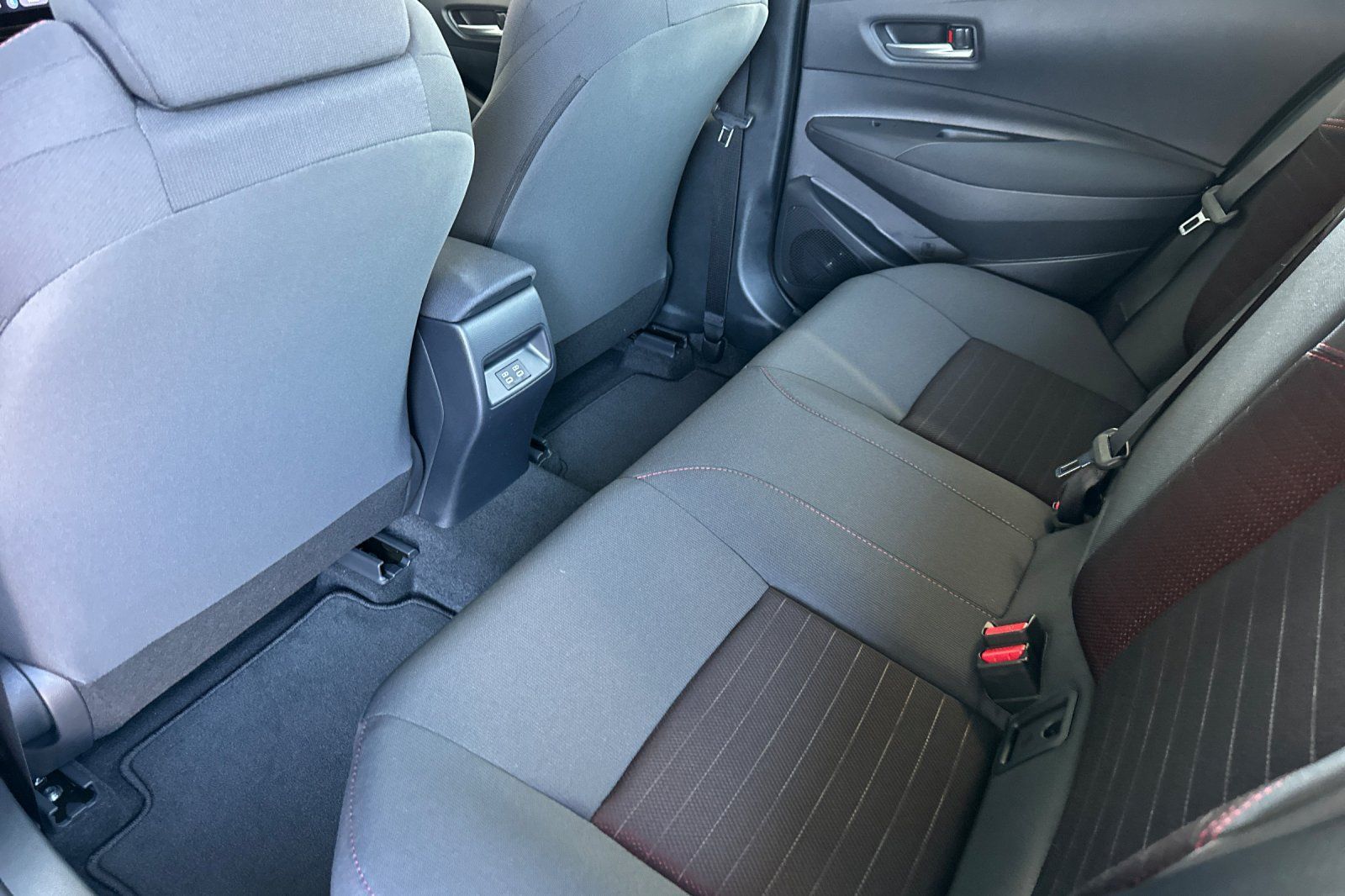 Used 2026 Toyota Corolla SE w/ SE Premium Package FWD image 10