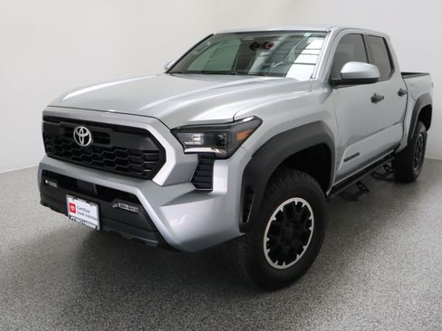 Certified 2024 Toyota Tacoma TRD Off-Road AWD/4WD image 2