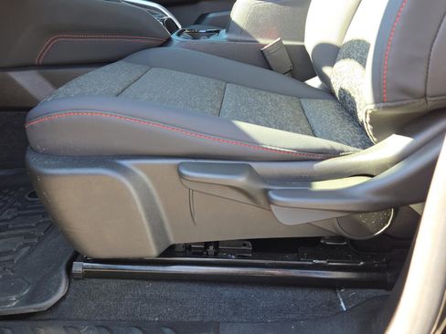 Used 2024 Chevrolet Colorado Z71 AWD/4WD image 17