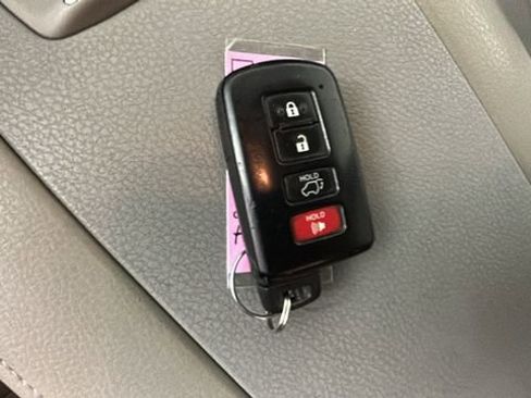 Used 2015 Toyota Highlander XLE AWD/4WD image 21