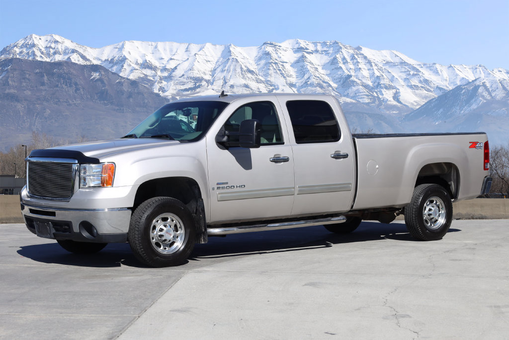 Used 2008 GMC Sierra 2500 SLT w/ Z71 Off-Road Package AWD/4WD image 2