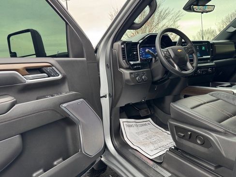 Used 2025 Chevrolet Silverado 3500 High Country w/ High Country Premium Package image 15
