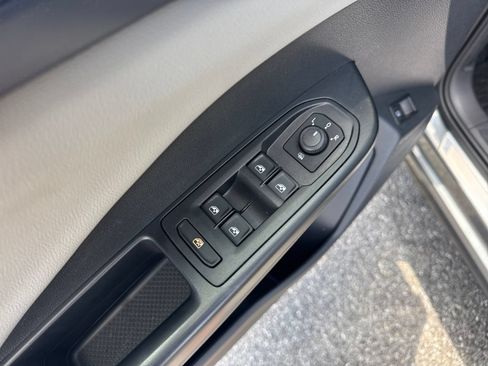 Certified 2023 Volkswagen Taos SE w/ Black Wheel Package FWD image 12