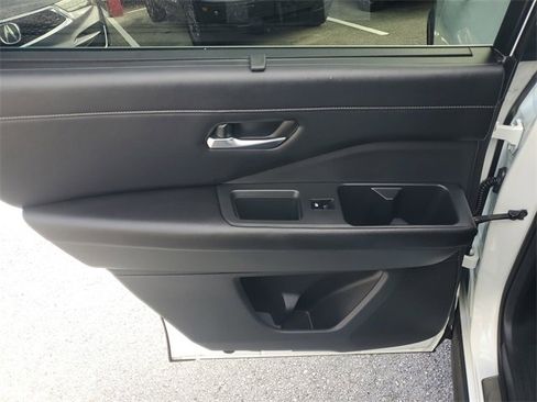 Used 2023 Nissan Pathfinder SL w/ Lighting Package (N92) image 11